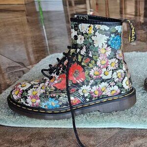 Vintage Sienna Miller 90s Doc Dr. Martens floral boots Size 8 (UK 6)